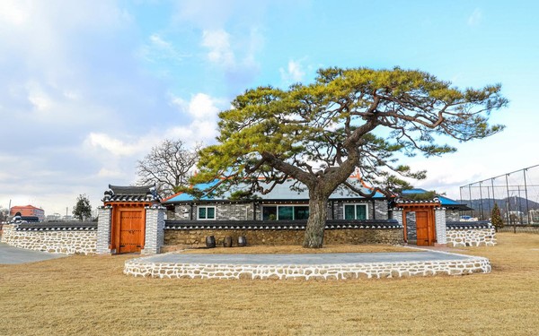 충남 서산시 해미면 휴암리 '해미담'